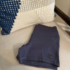 Fleo original short. Size small. Navy